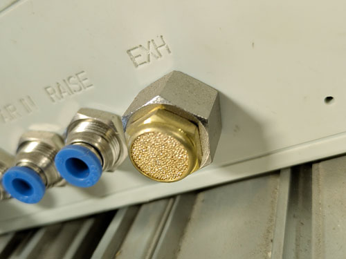 Ljuddämpare till manöverbox